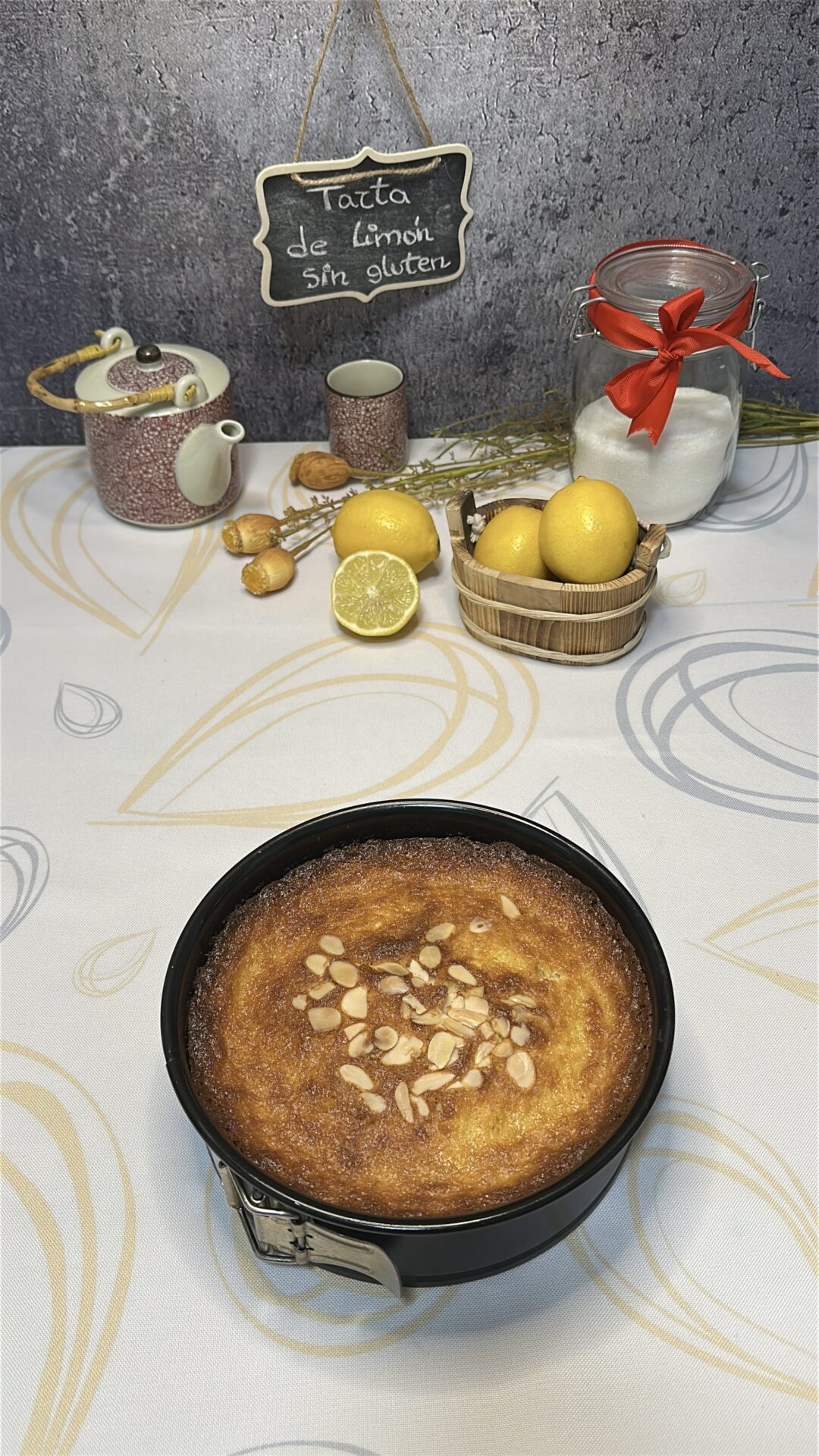 Tarta de limón sin gluten_17 Nuestra tarta de limón sin gluten recién salida del horno