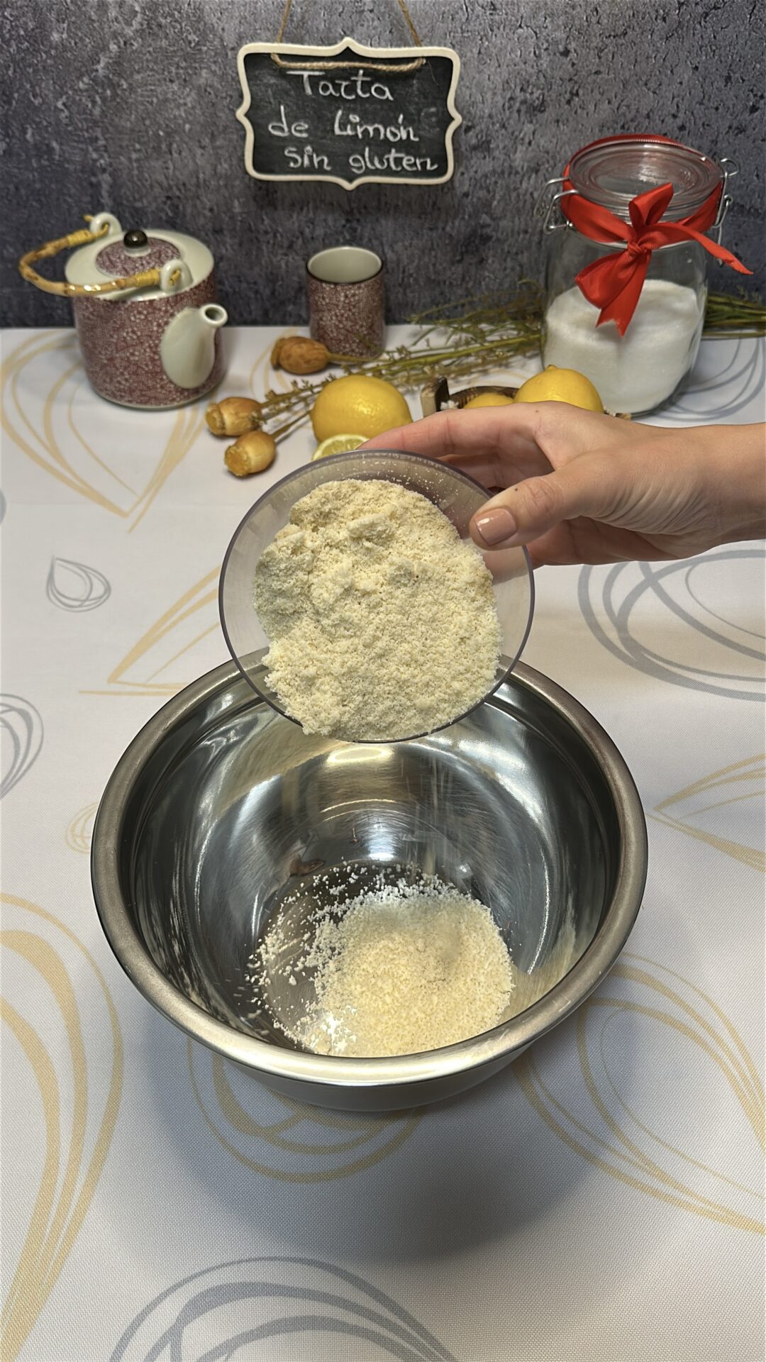 Tarta de limón sin gluten_4 Llevamos a un bol la harina de almendras