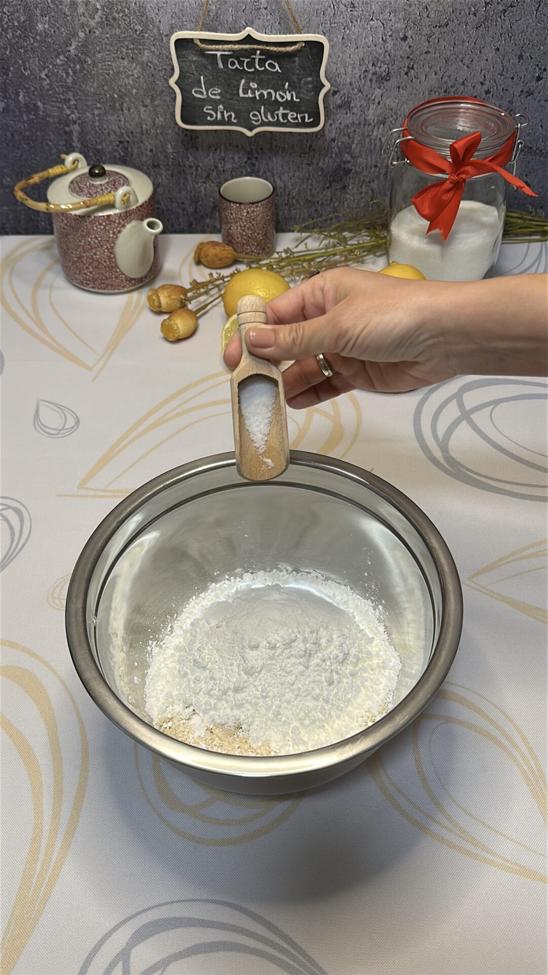 Tarta de limón sin gluten_5 Añadimos la harina de maíz, la levadura y la sal