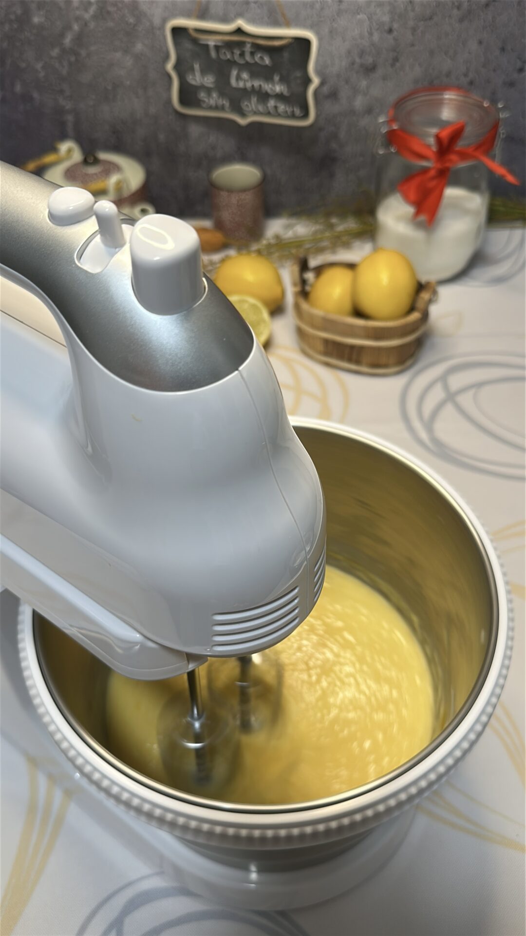 Tarta de limón sin gluten_9 Continuamos batiendo hasta homogeneizar