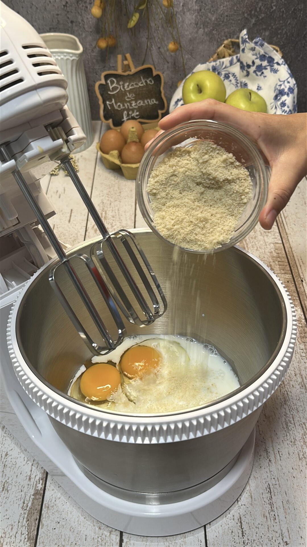 Incorporamos la harina de avena y la almendra molida