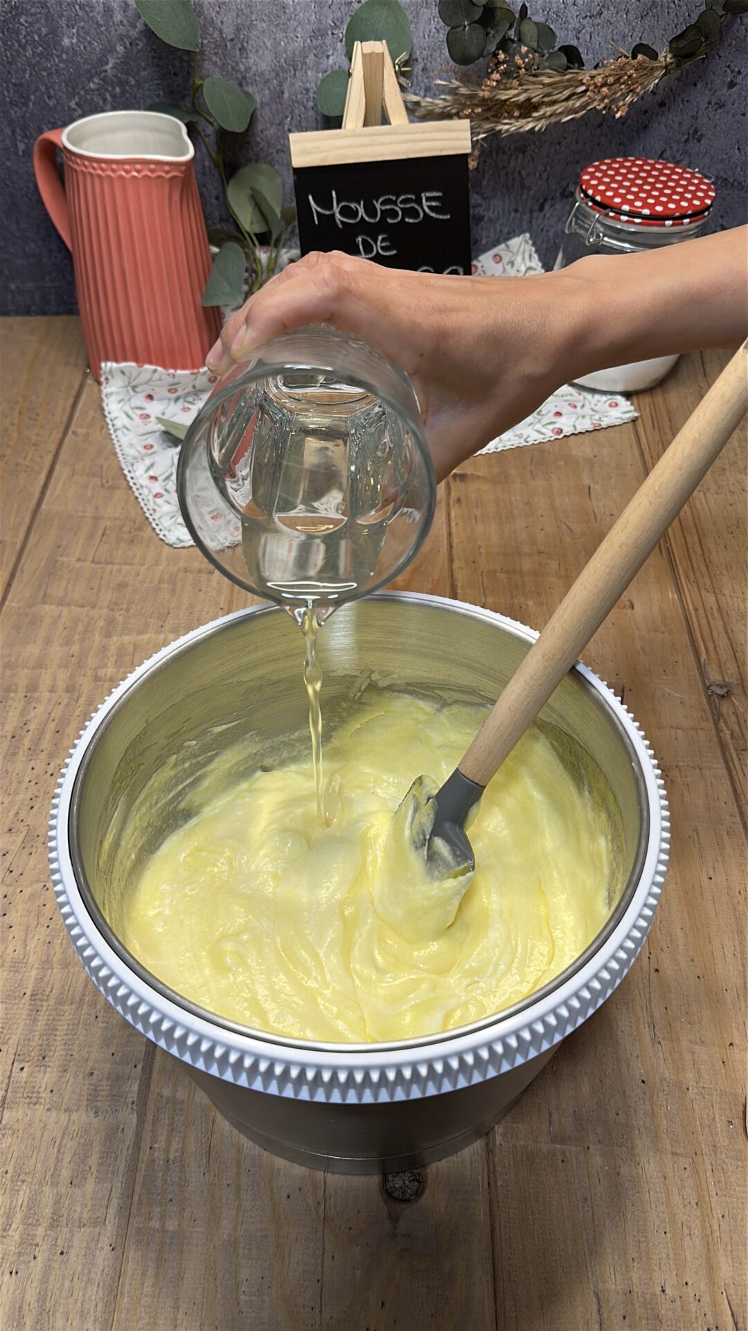 Una vez integrado, añadimos la gelatina diluida