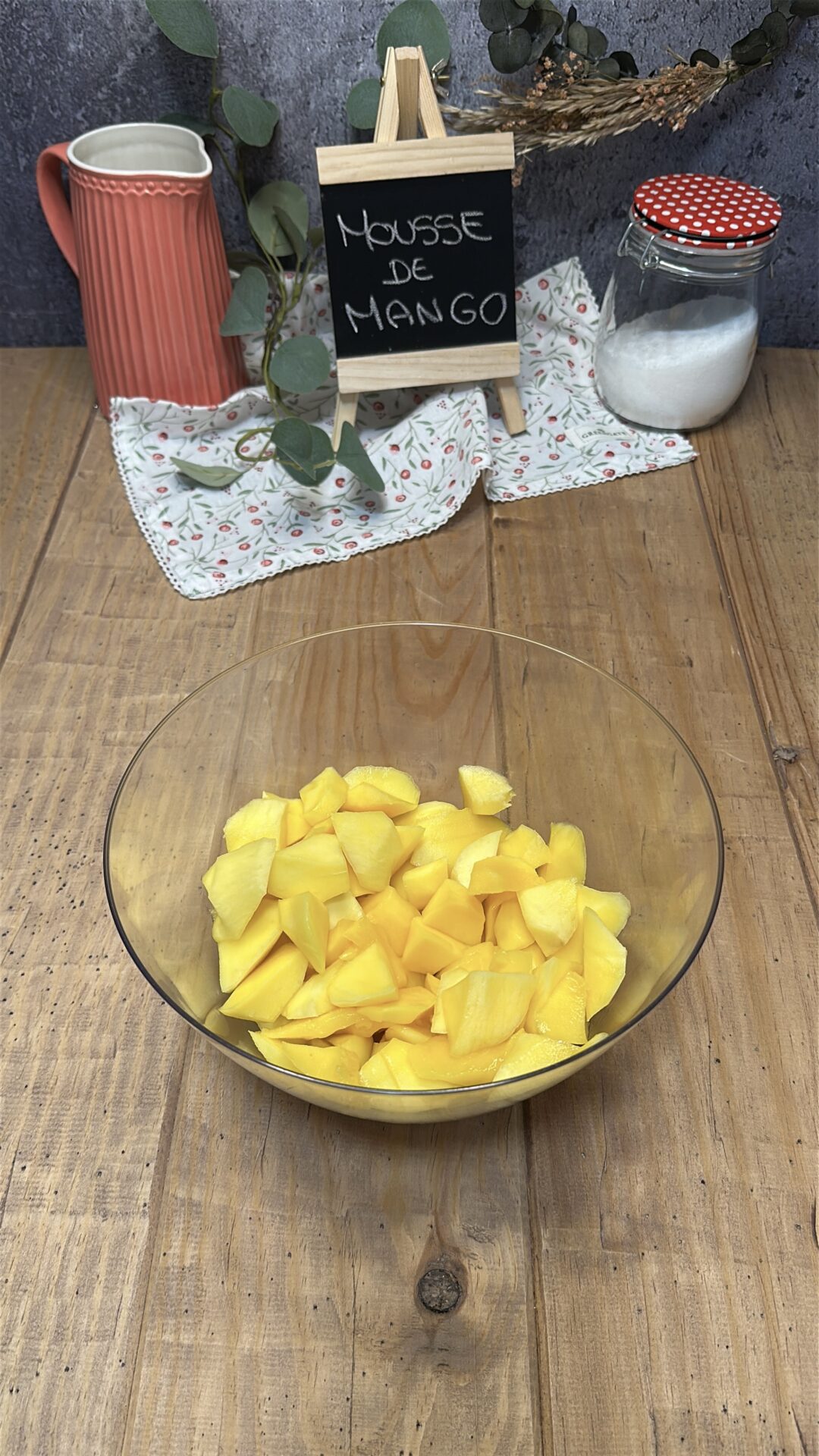 Pelamos y troceamos el mango