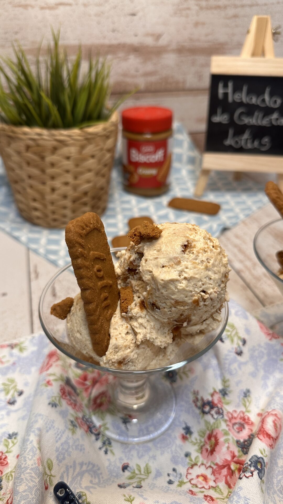 Helado de galletas Lotus_21 Atrévete con nuestro increíble helado de galletas Lotus