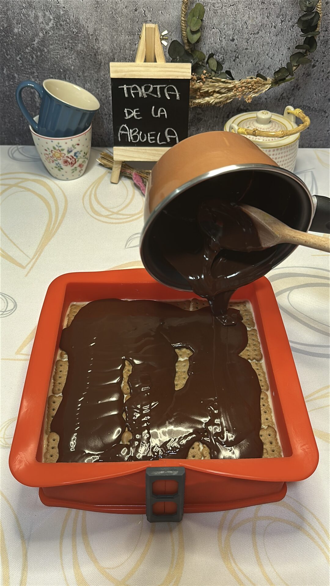 Vertemos el chocolate fundido por encima