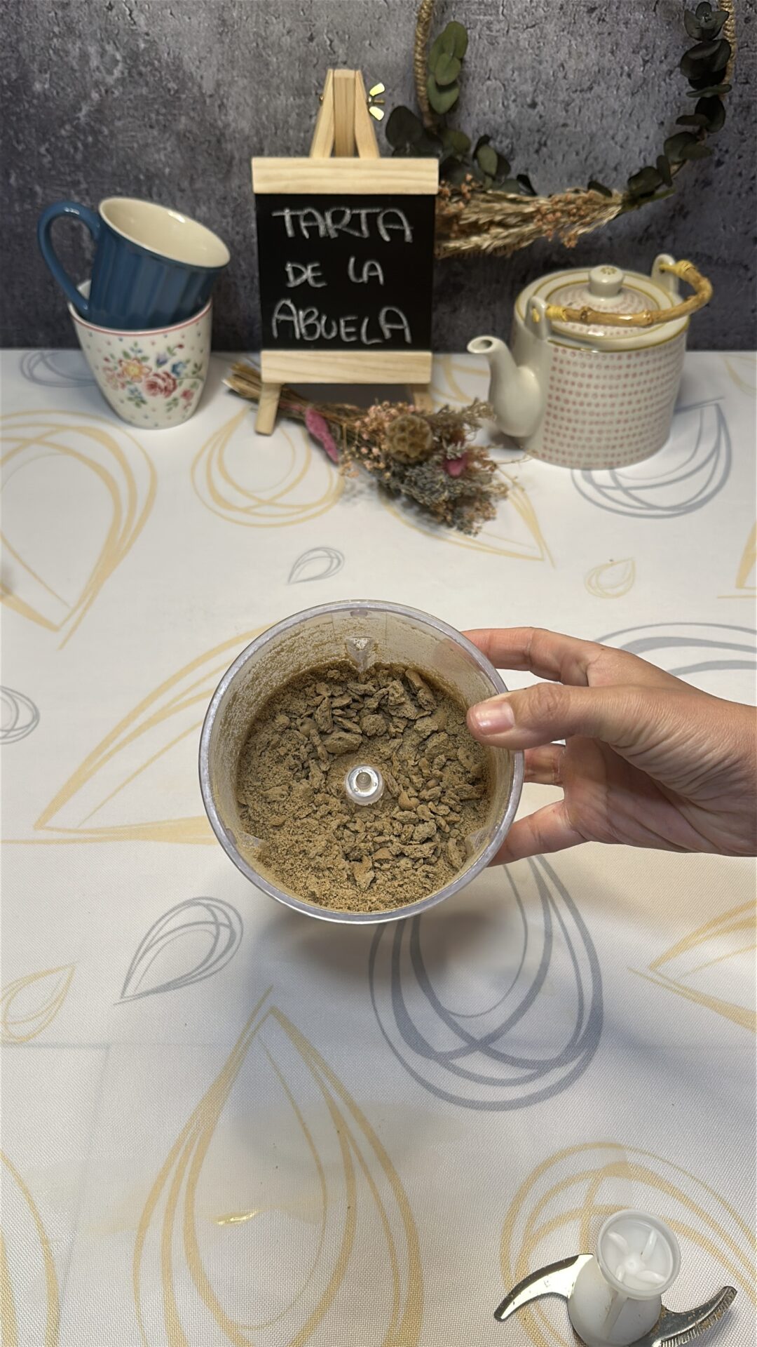 Utilizaremos estas migas de galleta para decorar nuestra tarta de la abuela