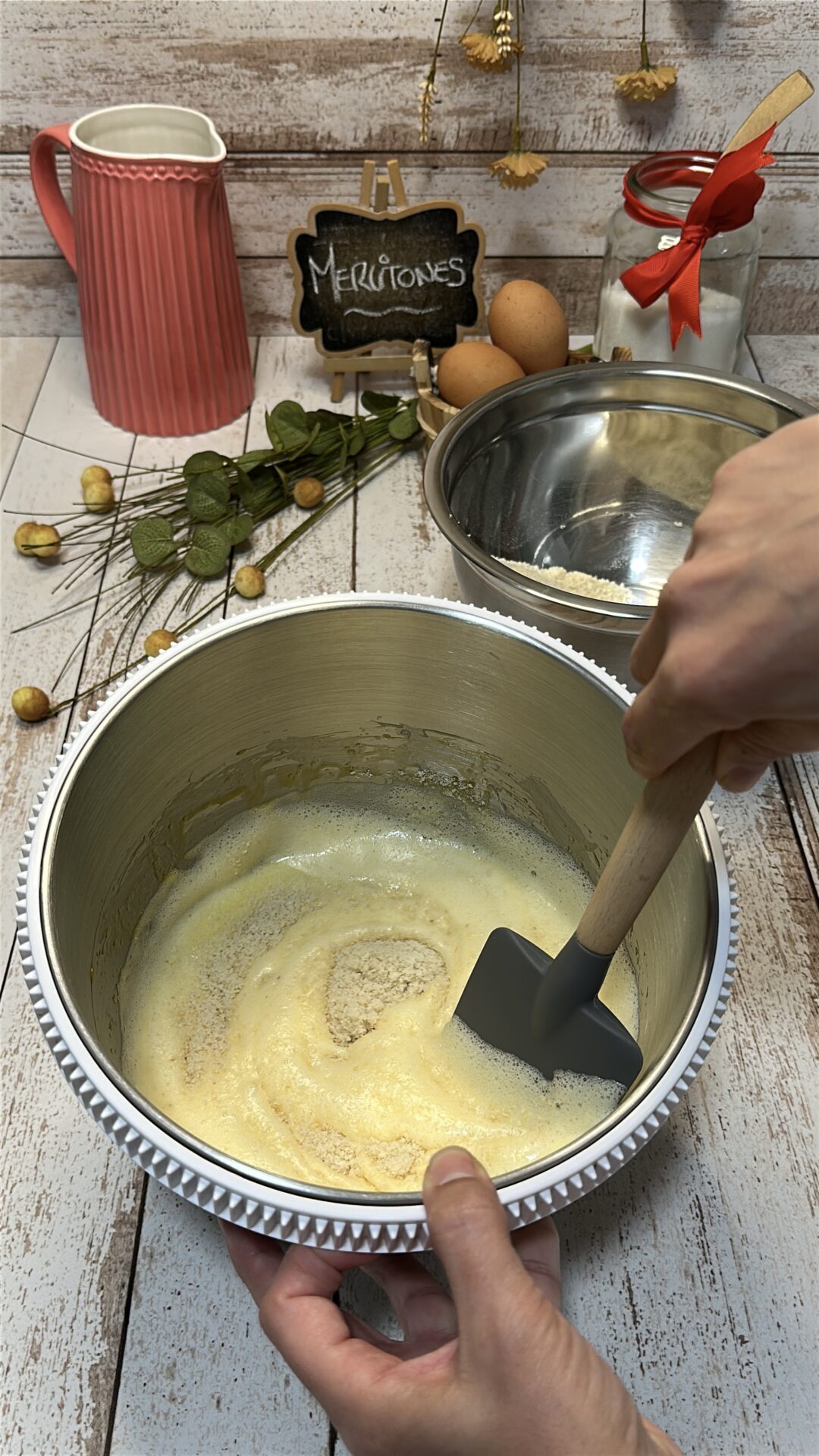 Mezclamos con movimientos suaves y envolventes