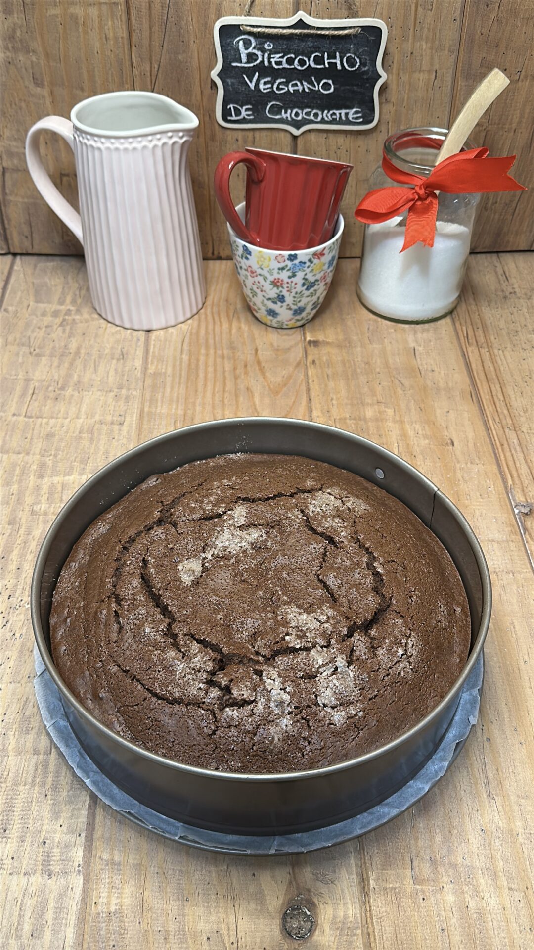 Bizcocho vegano de chocolate_16 Nuestro bizcocho de chocolate vegano recién salido del horno