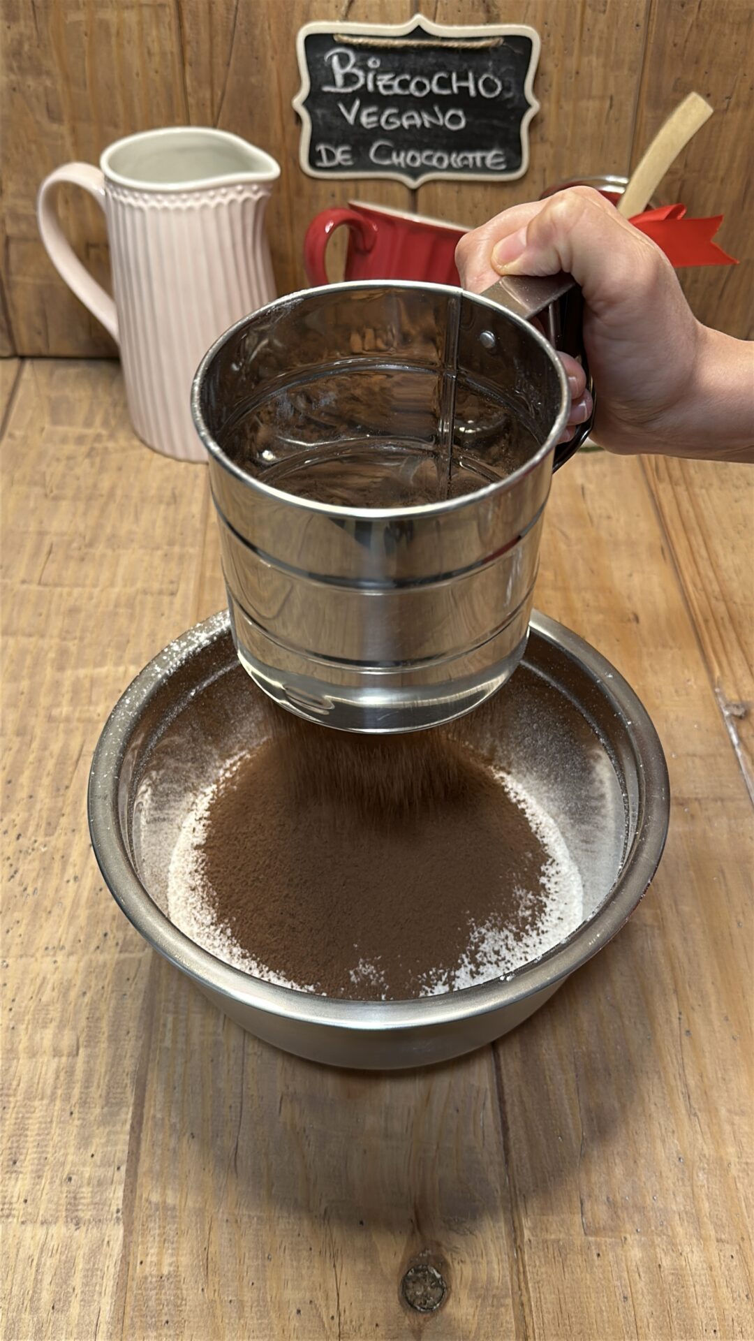 Bizcocho vegano de chocolate_3 Tamizamos el cacao