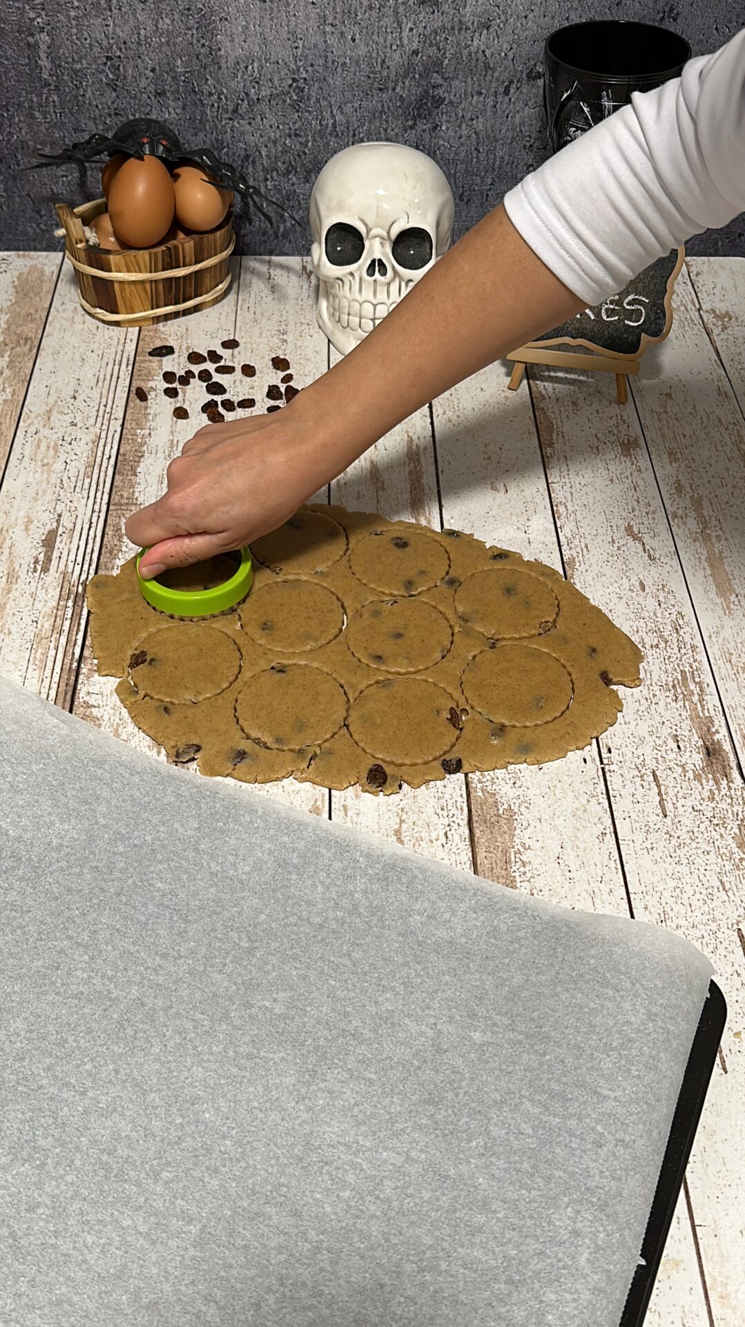 Cortamos las galletas con un cortador