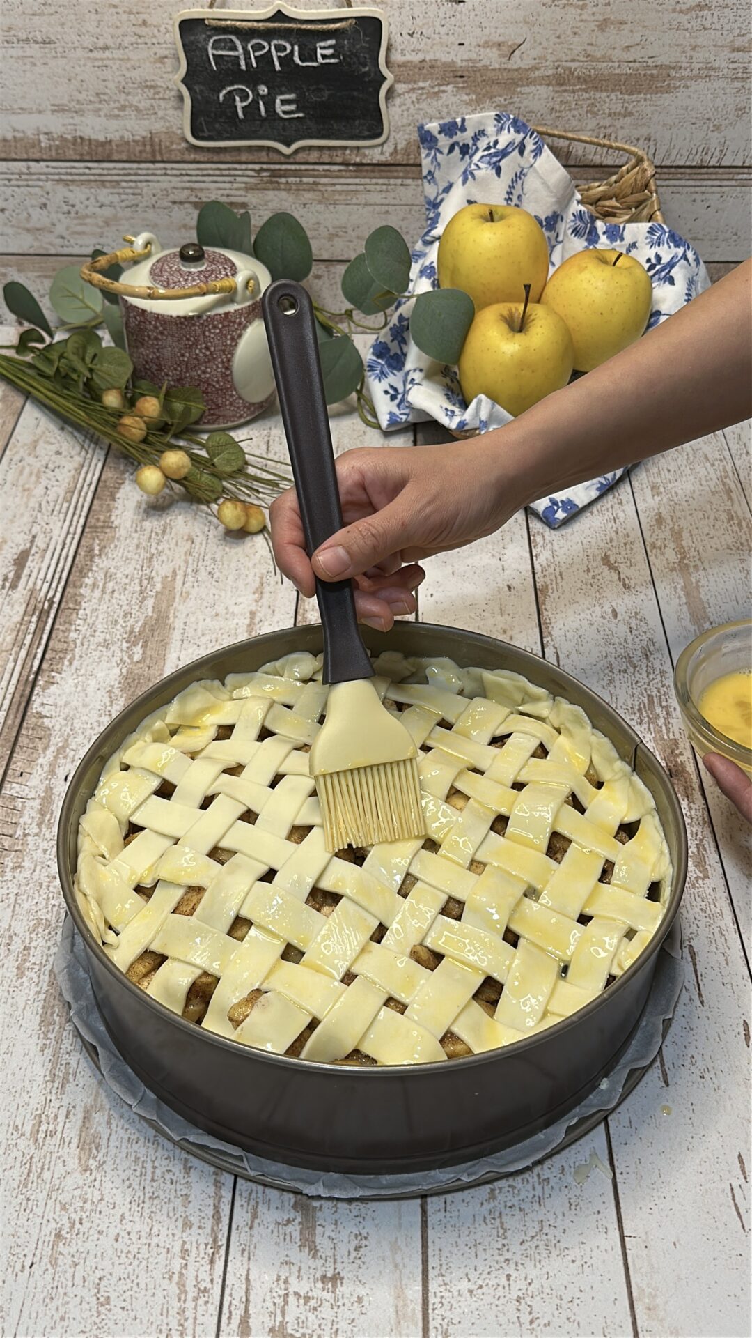 Pincelamos con huevo y llevamos al horno