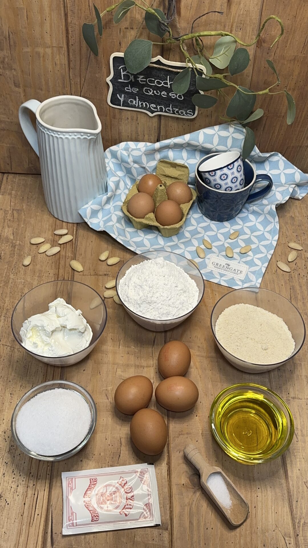 Ingredientes de nuestro bizcocho de queso y almendras