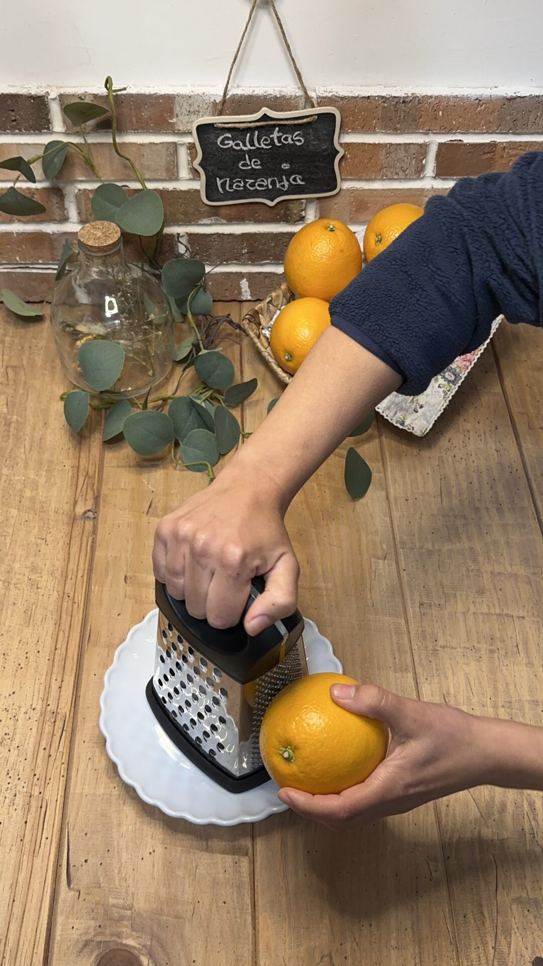 Rallamos la piel de las naranjas