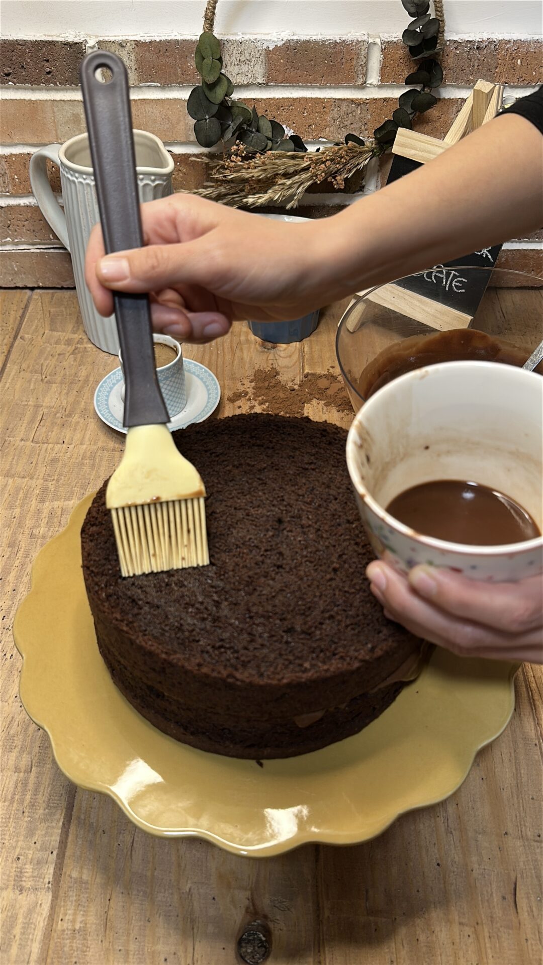 Tarta muerte por chocolate_20 Colocamos encima la otra mitad y empapamos también con almíbar