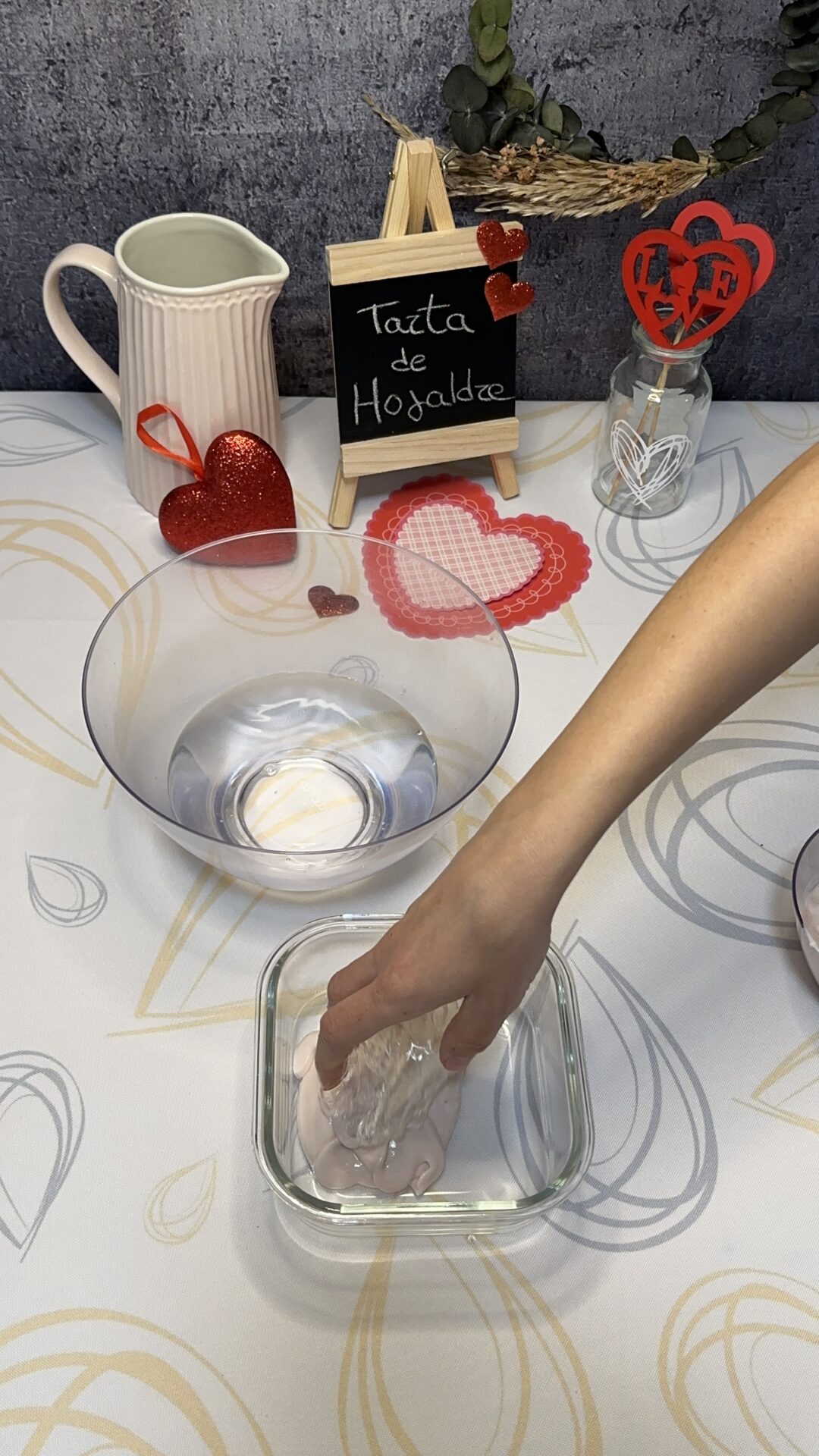 Mezclamos la gelatina hidratada con el yogur