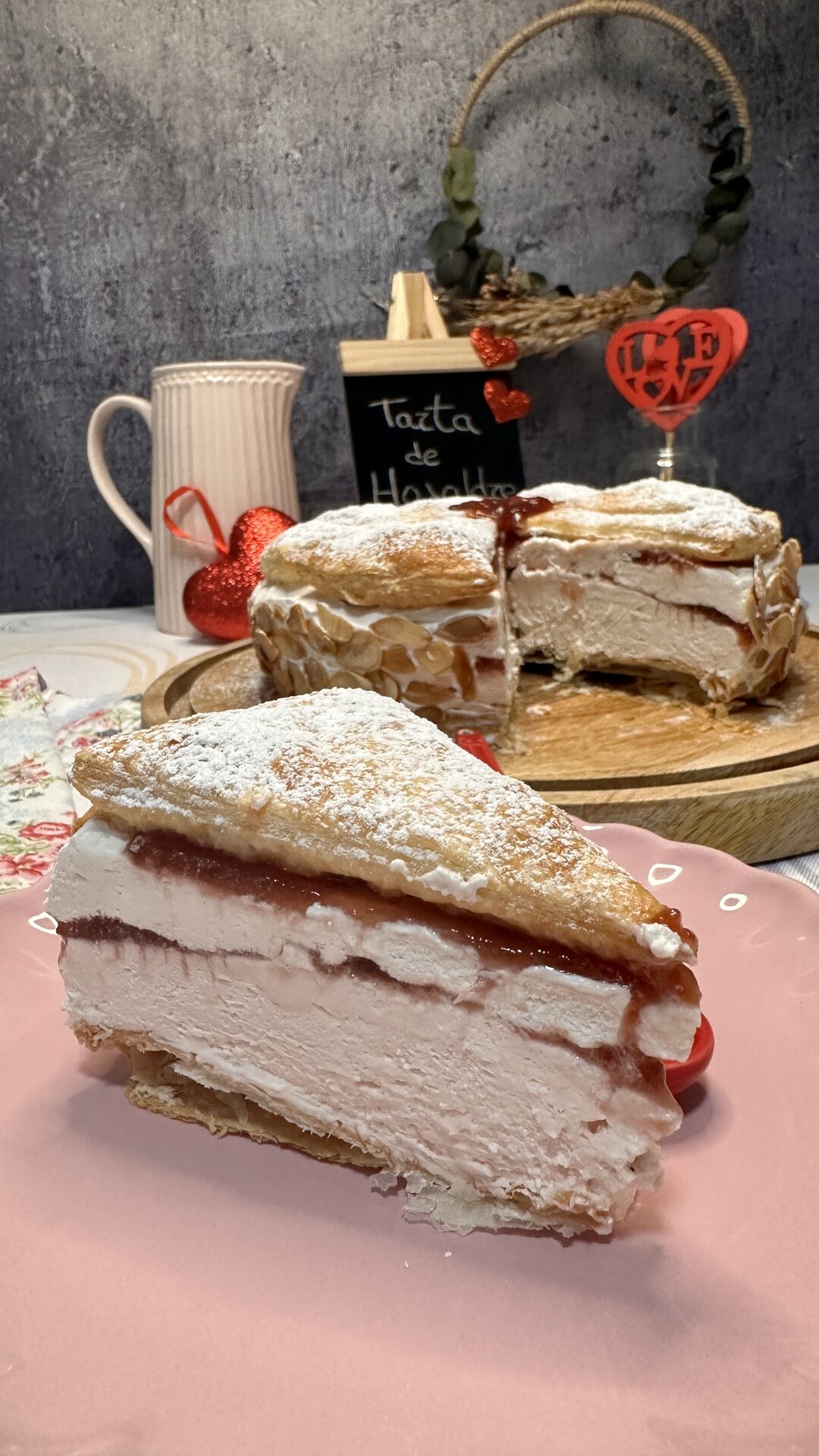 Una porción de esta increíble tarta de hojaldre de Toledo en Dulce