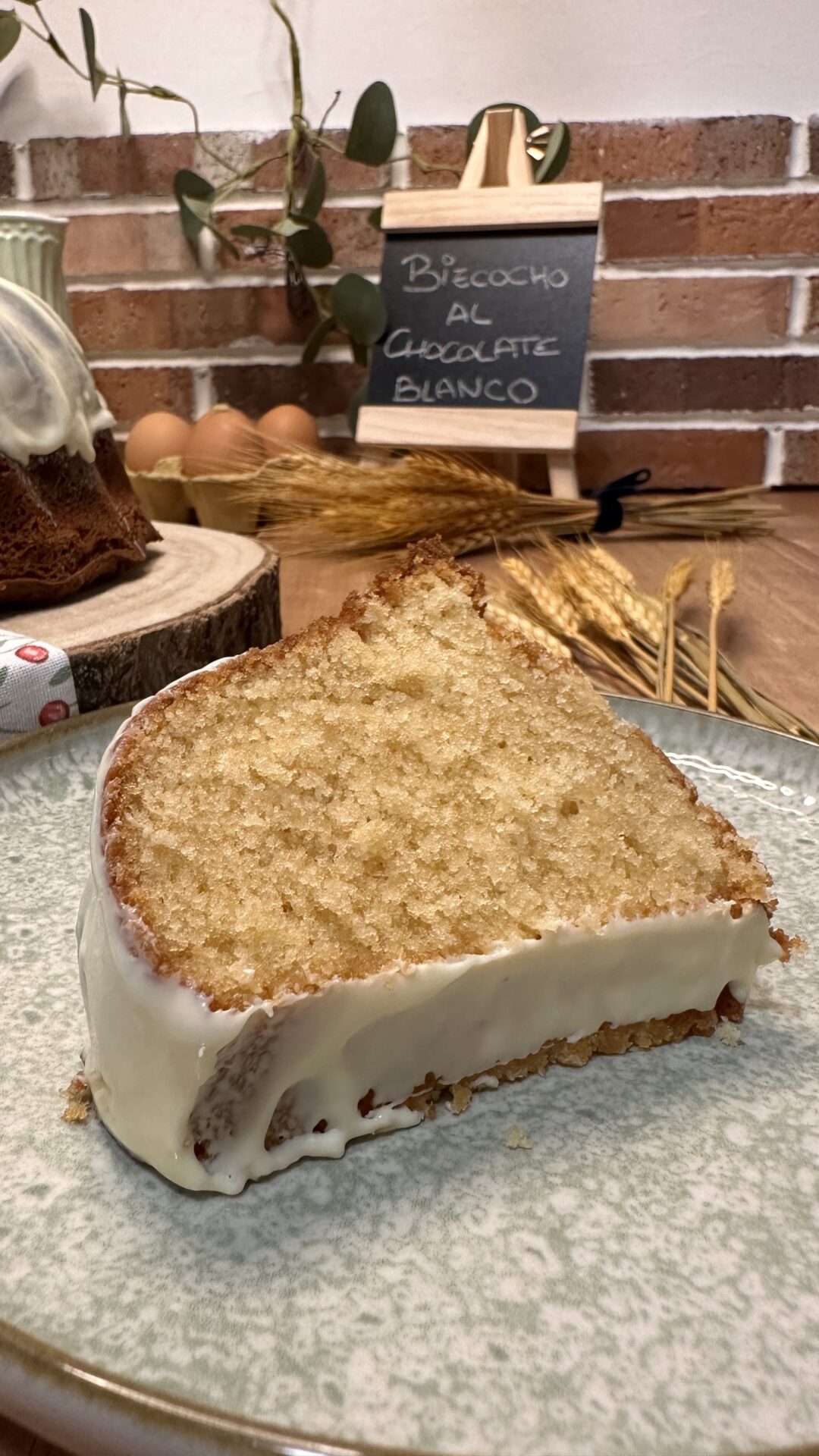 Una porción de nuestro delicioso bizcocho al chocolate blanco