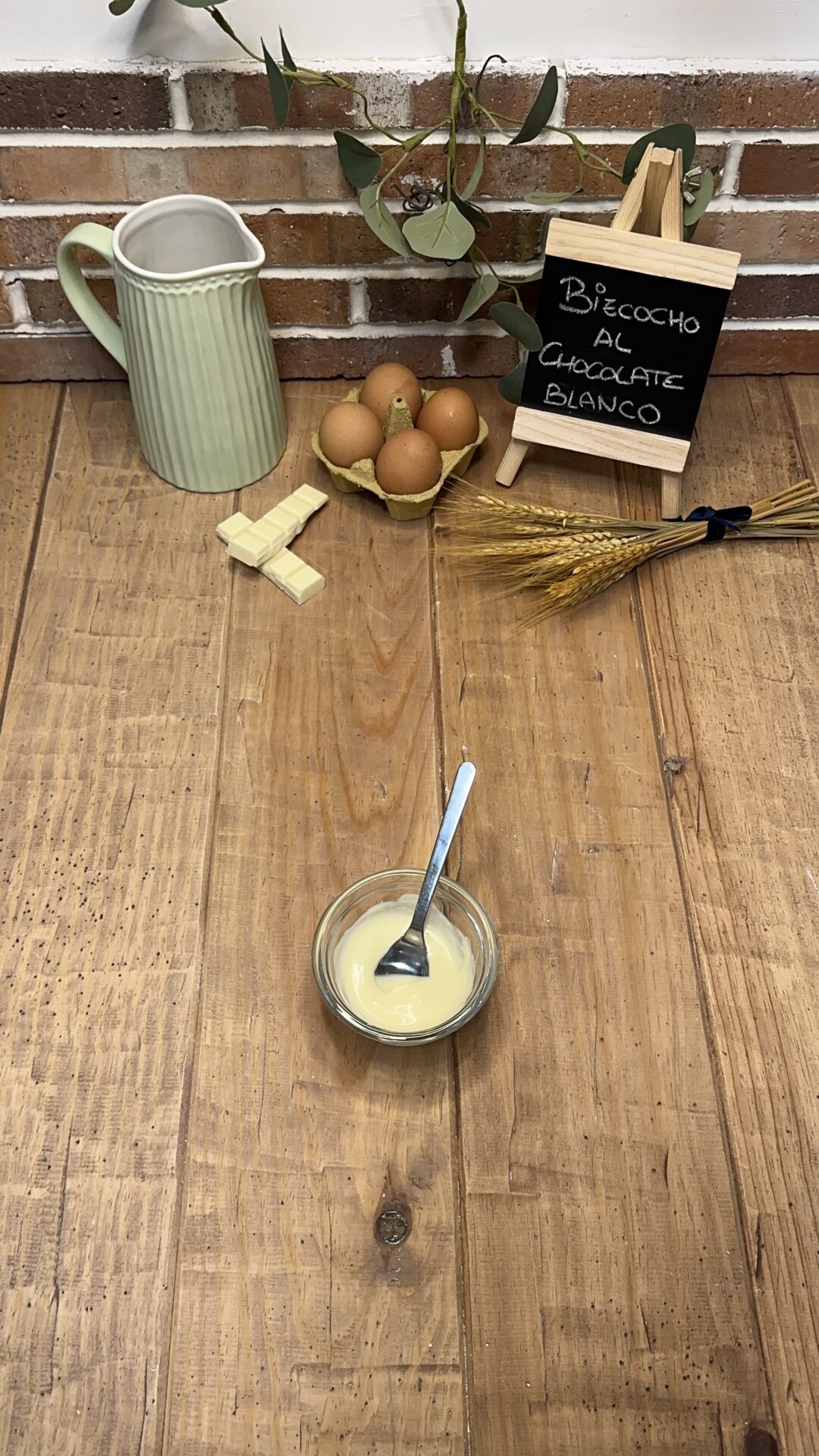 Fundimos el chocolate blanco a golpes de microondas