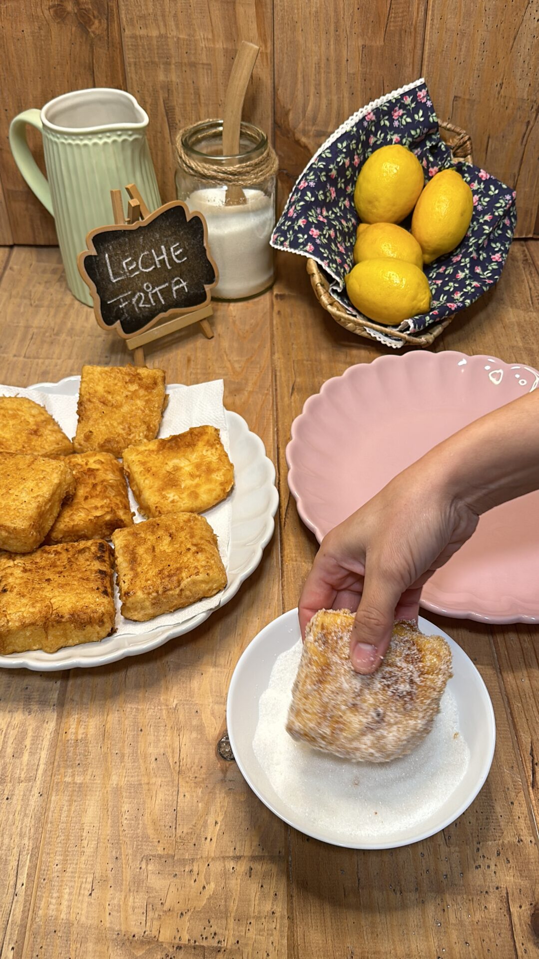 Rebozamos cada porción de leche frita en azúcar