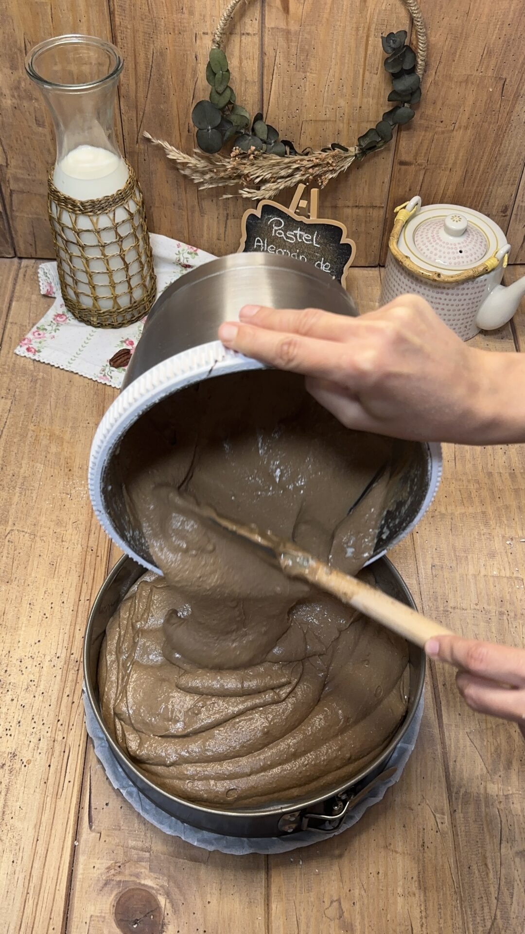 Vertemos la masa en un molde