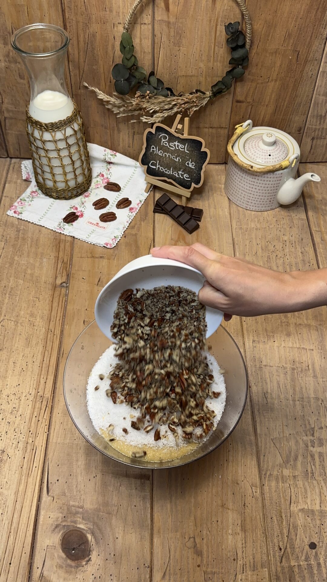 Incorporamos el coco y las nueces