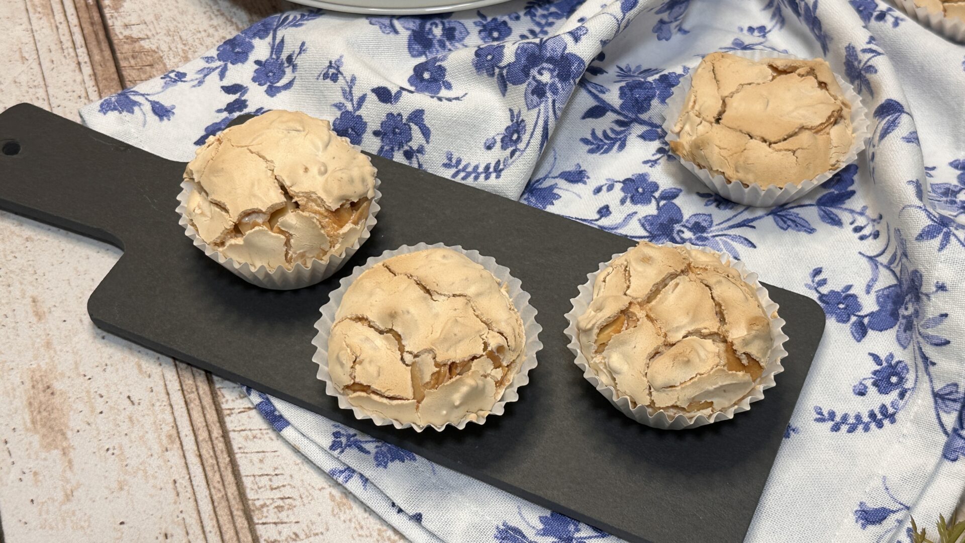 Suspiros de Albacete_19 Prueba estos crujientes y deliciosos Suspiros de Albacete. No te defraudarán.