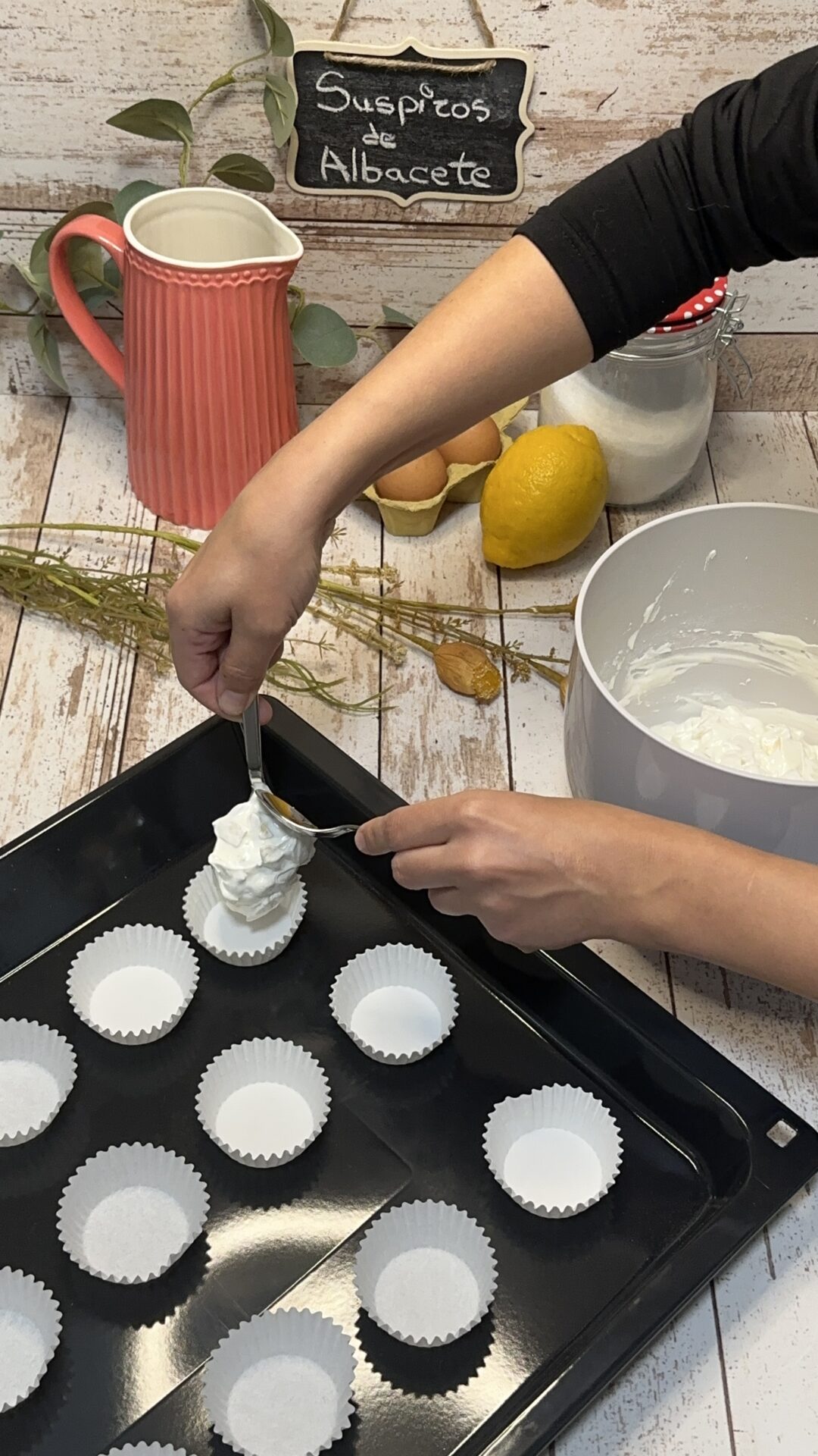 Suspiros de Albacete_9 Rellenamos los moldes con la masa de los Suspiros de Albacete