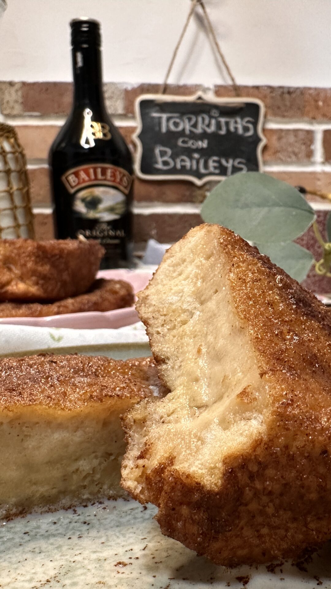 Fijaos en la extrema jugosidad de estas torrijas de Baileys