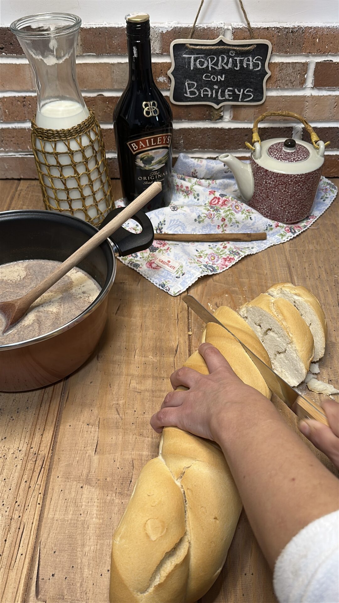 Cortamos el pan en rebanadas gruesas