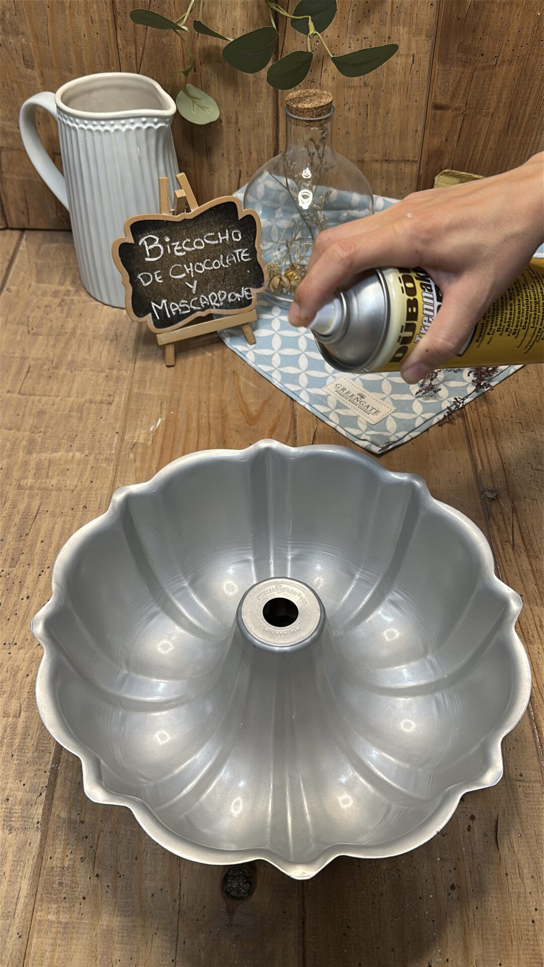 Rociamos nuestro molde con spray desmoldante