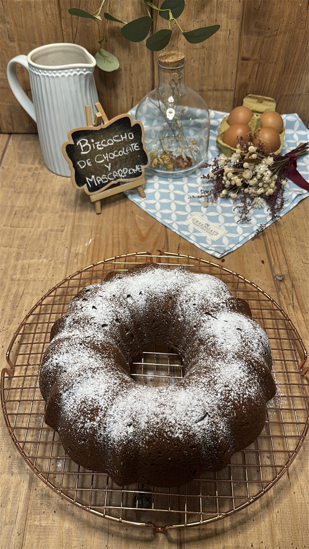 Nuestro bizcocho de chocolate y mascarpone preparado para ser devorado