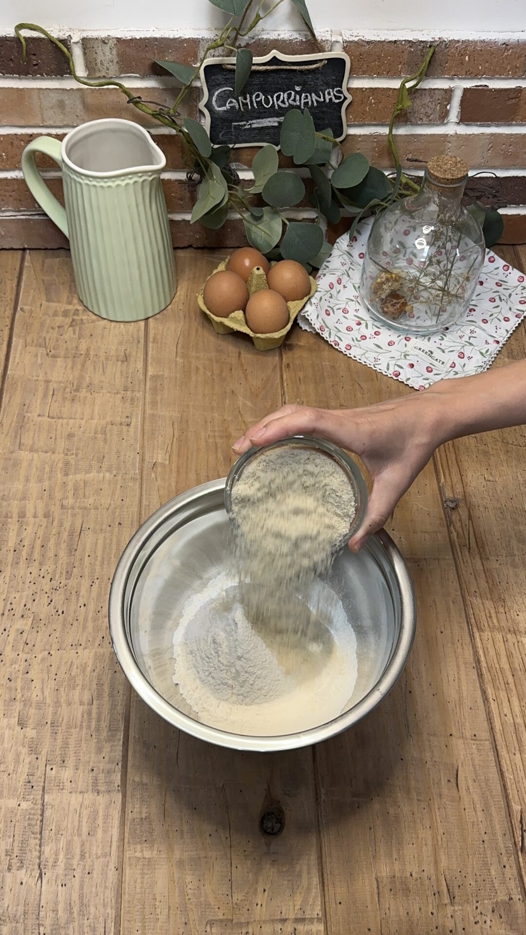 Añadimos la levadura y la almendra molida