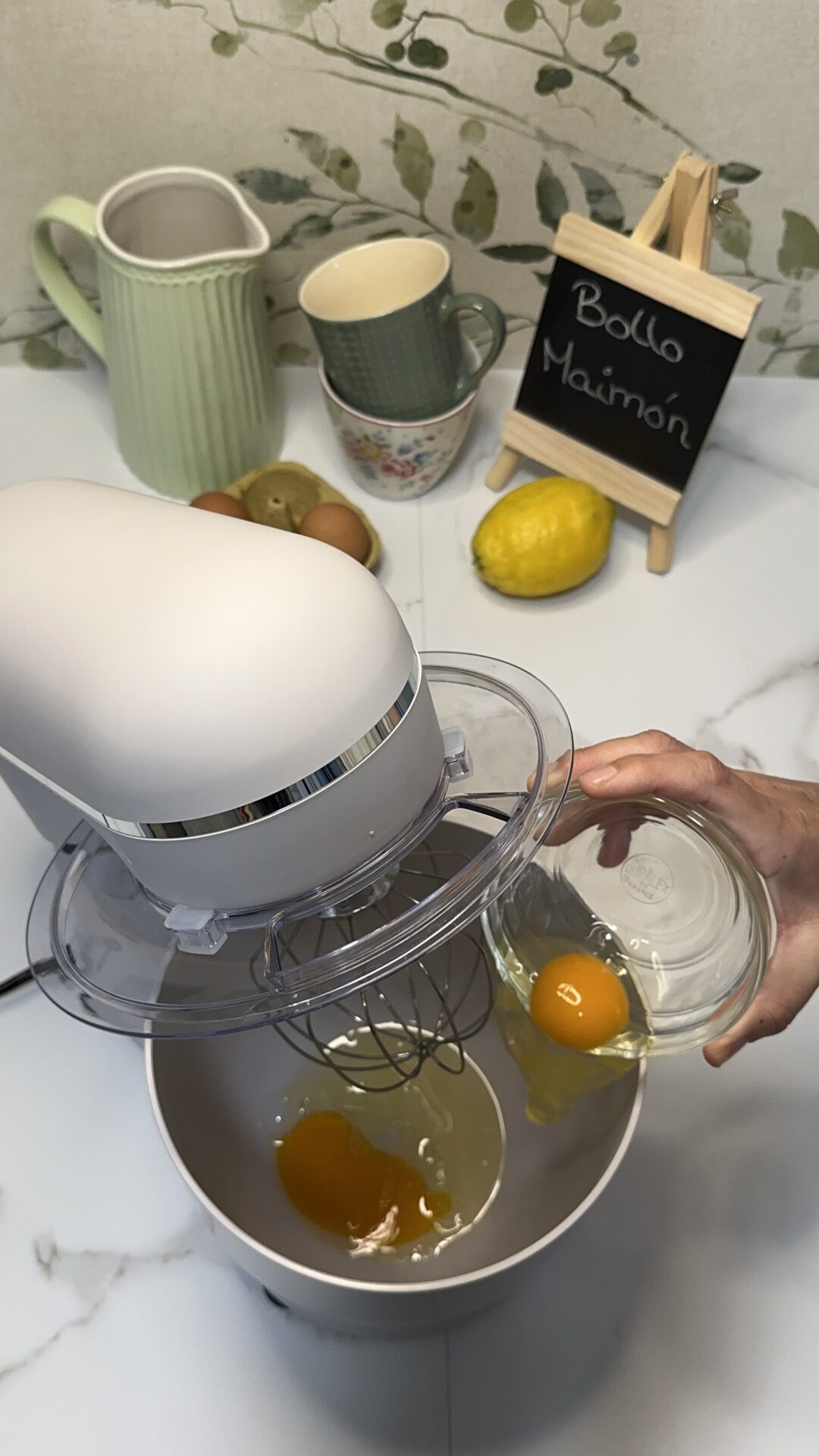 Llevamos los huevos a un bol