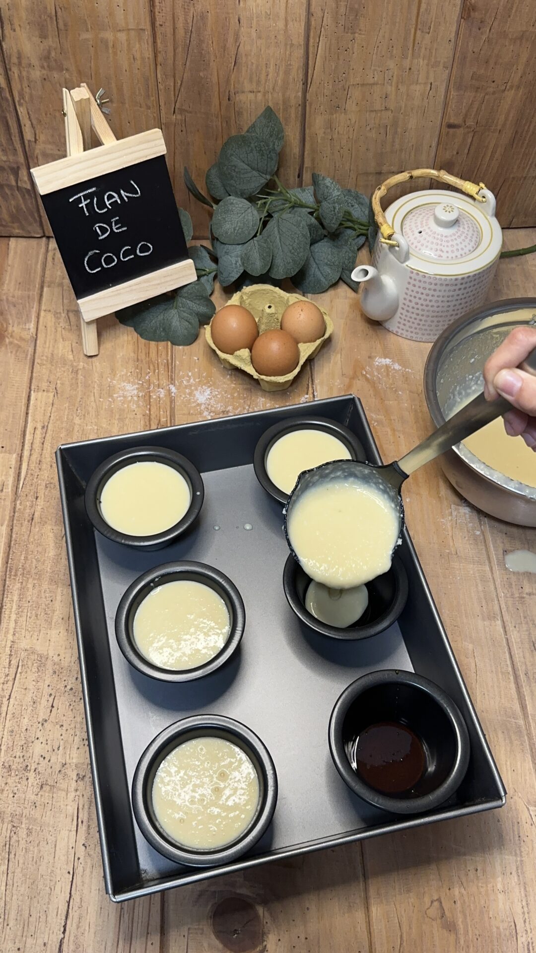 Llevamos la mezcla de nuestro flan de coco a las flaneras