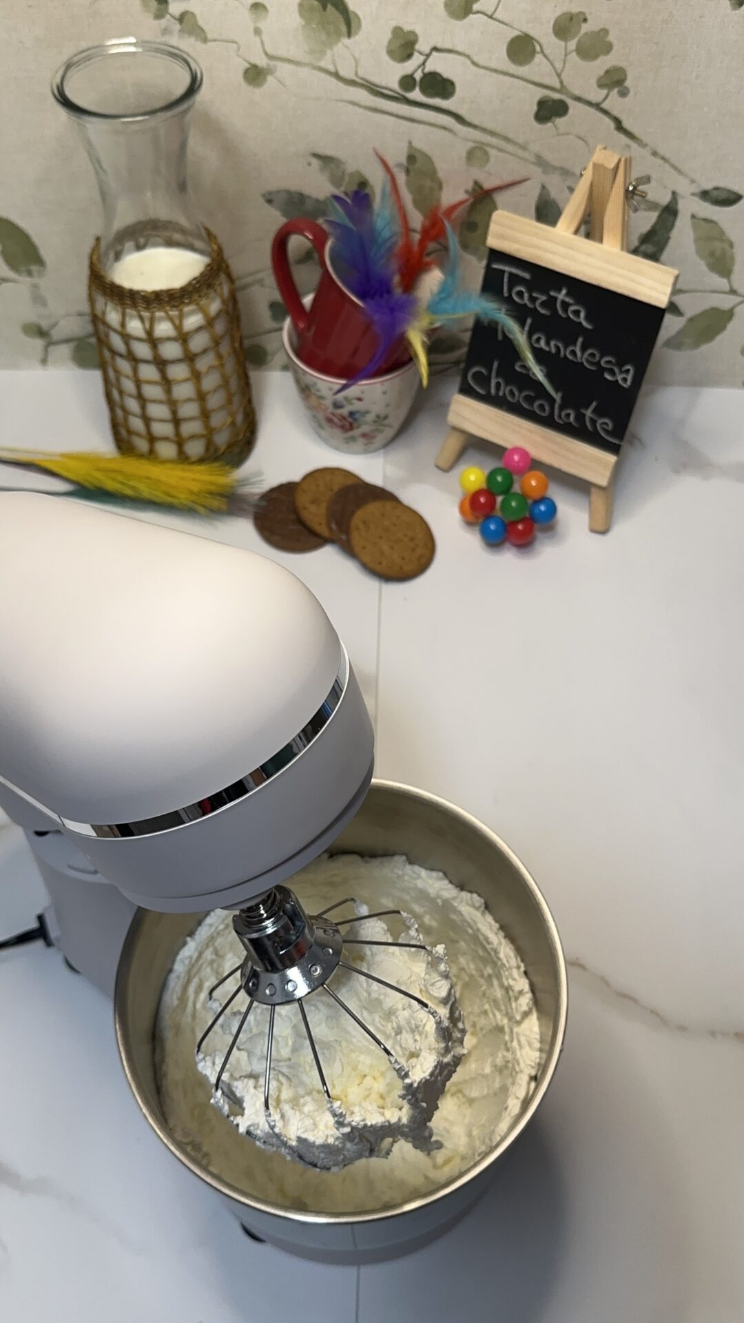 Montamos la nata con las varillas eléctricas