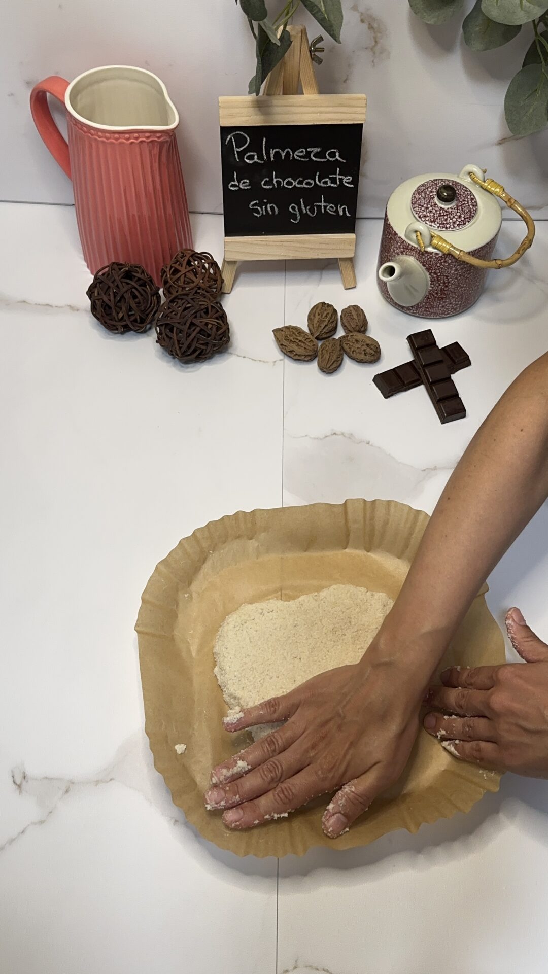 Palmera_7 Aplastamos y vamos dando forma a la masa de nuestra palmera de chocolate fit