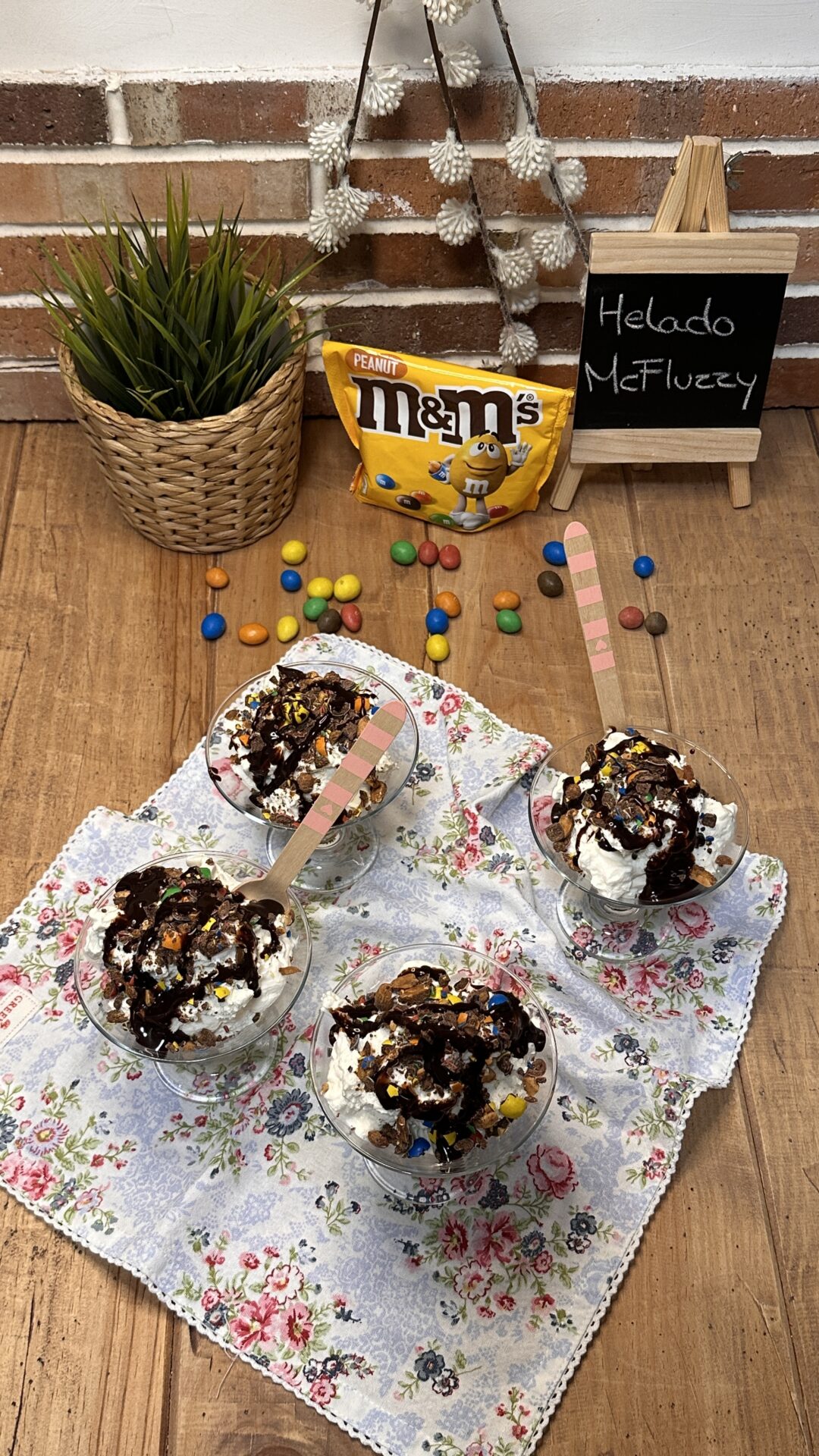McFlurry_16 McFlurry casero con toppings de M&M's y sirope de chocolate
